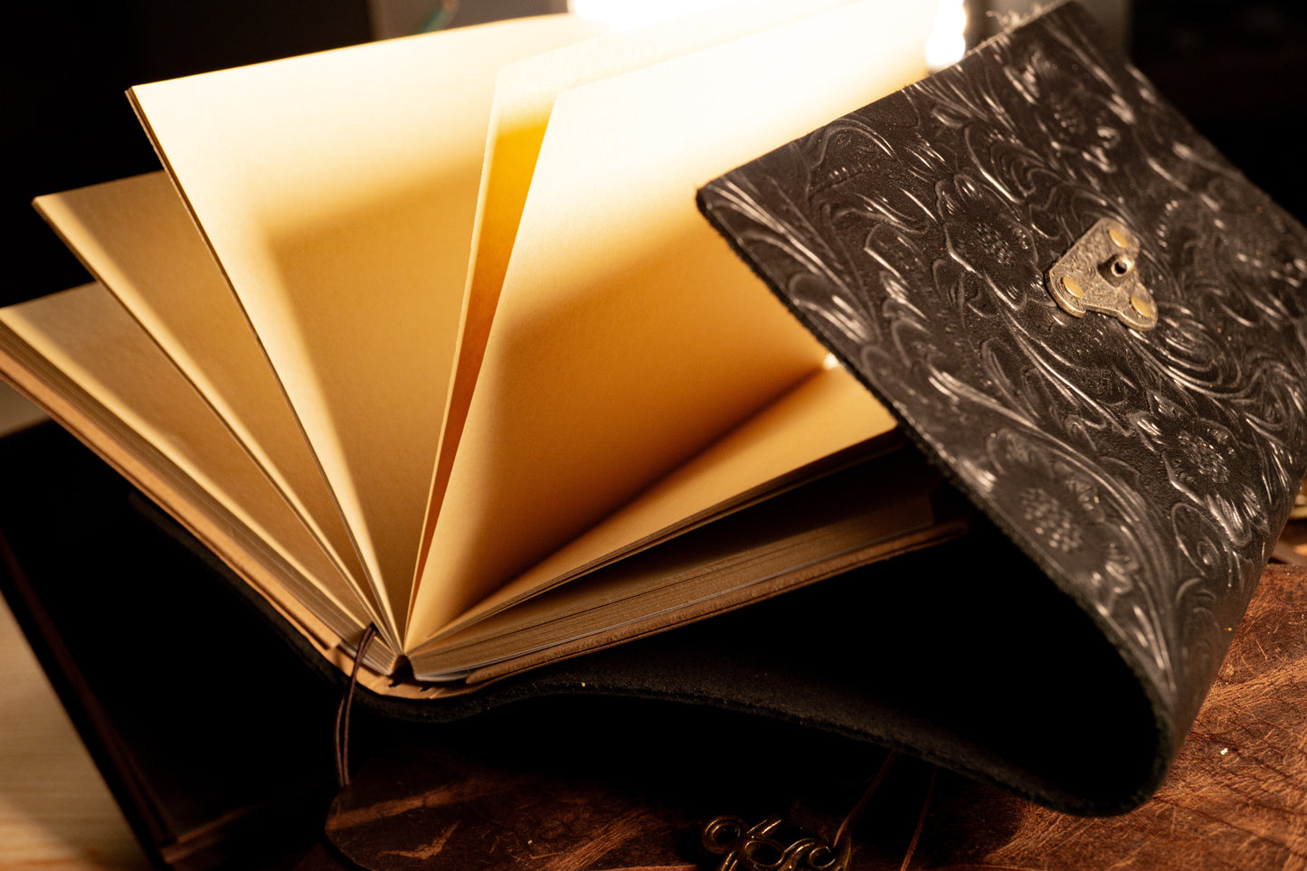 Loose-leaf Notebook With Lock First Layer Leather Notepad